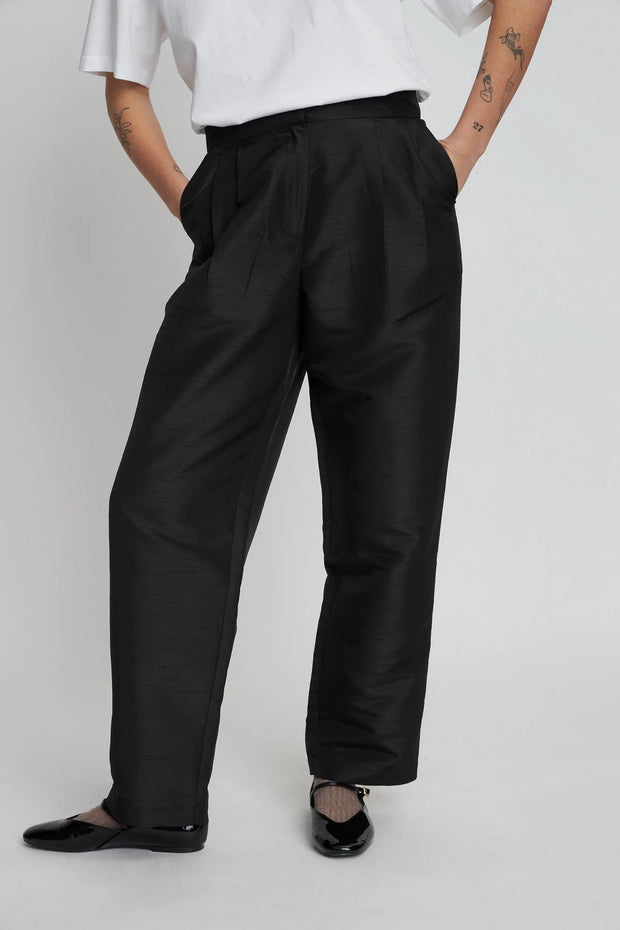 STELLA NOVA BLACK PLEATED PANT